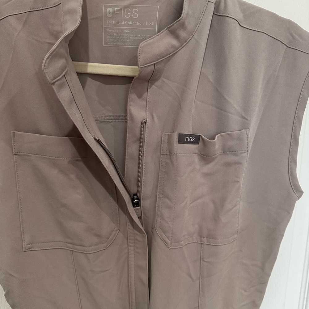FIGS Rafaella Light Gray Cargo Jumpsuit - Picture 4 of 4